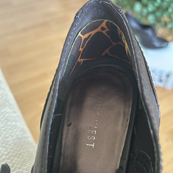 Tie Front 4 1/2” Heels. EUC - Picture 5 of 6